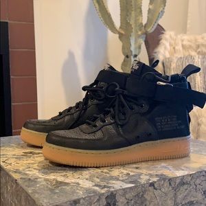 Nike SF AF1 Mid Sneaker